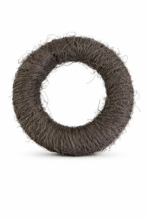 Tmavě hnědý přírodní věnec 40cm