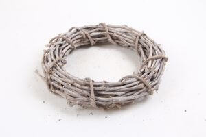 Bledohnedý prútený veniec 40cm