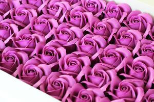 Lila szappanrózsák 50db 6cm