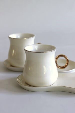 Bielo zlaté porcelánové šálky s táckou 2ks 200ml