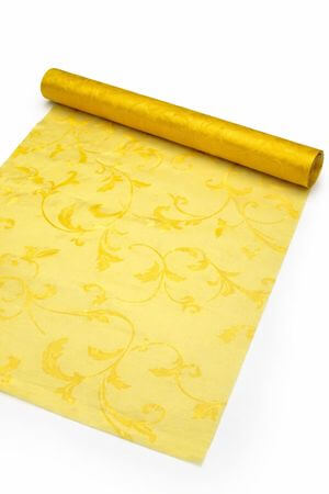 Sárga organza díszítéssel