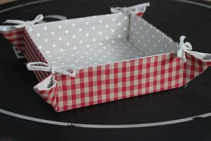 Červený skandinávský vintage košík na pečivo 22cm