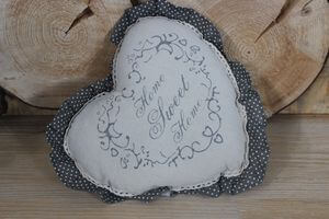 "Sweet home" szív alakú párna 34cm