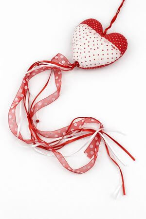 Piros felfüggeszthető pöttyös szív