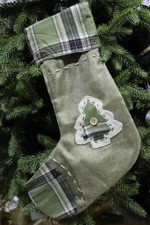 Zelená károvaná mikulášská kozačka na krb 37cm