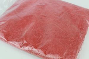 Červený dekorační písek 1 kg