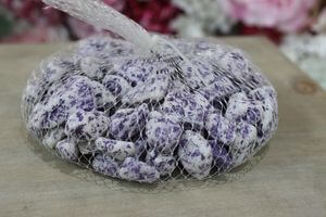 Fialové malé dekoračné kamene 0,7kg