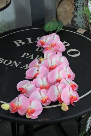 Rózsaszín három szárú mű orchidea, levelekkel 90cm