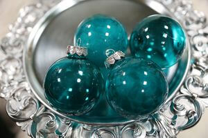 Tyrkysové plastové vánoční koule 4ks 8cm