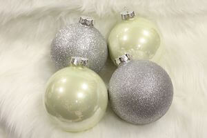 Ezüst karácsonyi gömbök 4-es szett 10cm