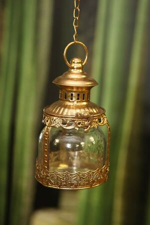 Arany lámpás, láncon 19cm