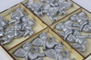 Strieborný anjelikovia na aranžovanie 16ks 4cm