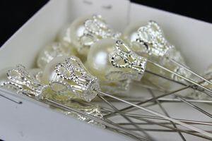 Luxus gyöngy kitűzők 24db 