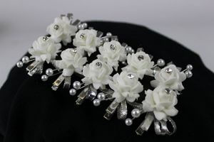 Esküvői csat rózsákkal és gyémántokkal