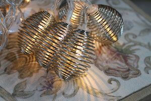 Sivá vianočná svetelná reťaz z lampiónov 160cm