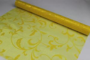 Sárga organza díszítéssel