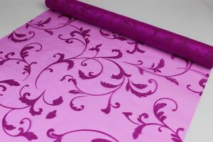 Ciklámen organza díszítéssel