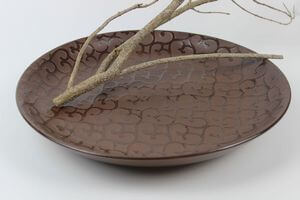Hnedá okrúhla vzorovaná miska 34 cm