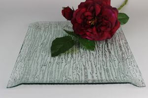 Průhledný skleněný talíř čtvercový rýhovaný 29cm