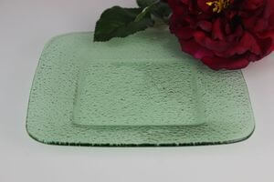 Zelený talíř ve tvaru čtverce 21cm