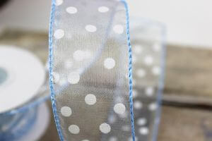 Modrá svetlá stuha s bielymi bodkami 4 cm x 10 m