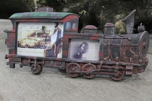 Fekete-piros mozdony képkeret