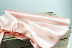 Lososová saténová stuha 48cm x 10m