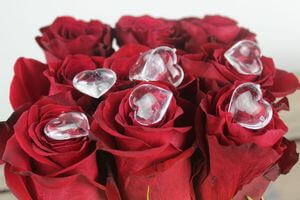 Průhledná dekorační srdíčka 36ks 2,3cm