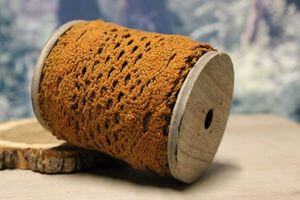 Oranžová krajková stuha na špulce 2,85m