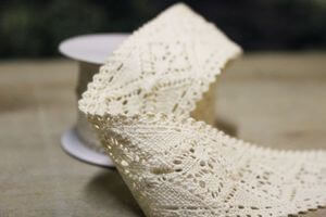 Krémszínű csipke szalag 4cm 