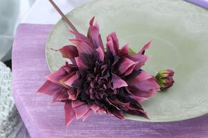 Fialová umělá dálí s pupenem na stonku 55cm