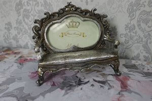 Starostrieborný patinovaný fotorámik tvaru sedačky