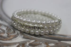 Krémszínű gyöngyös szalvétagyűrű  