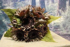 Hnědá umělá kytice ze slunečnic 38cm