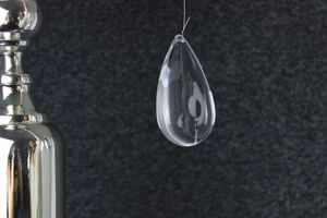 Priehľadná závesná ozdoba slza 9cm