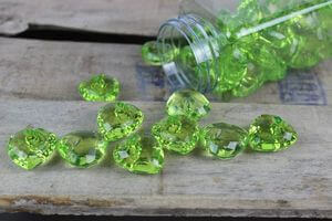 Zelené dekorační kamínky ve tvaru srdíčka 40ks