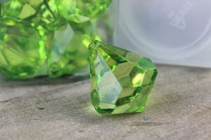 Zöld kristály alakú dekorkövek 20db