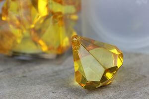 Sárga kristály alakú dekorkövek 20db