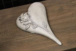 Sivé srdce s ružou 15cm