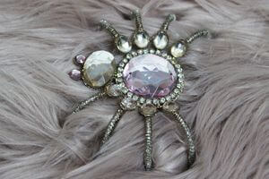 Rózsaszín felfüggeszthető pók 10cm 